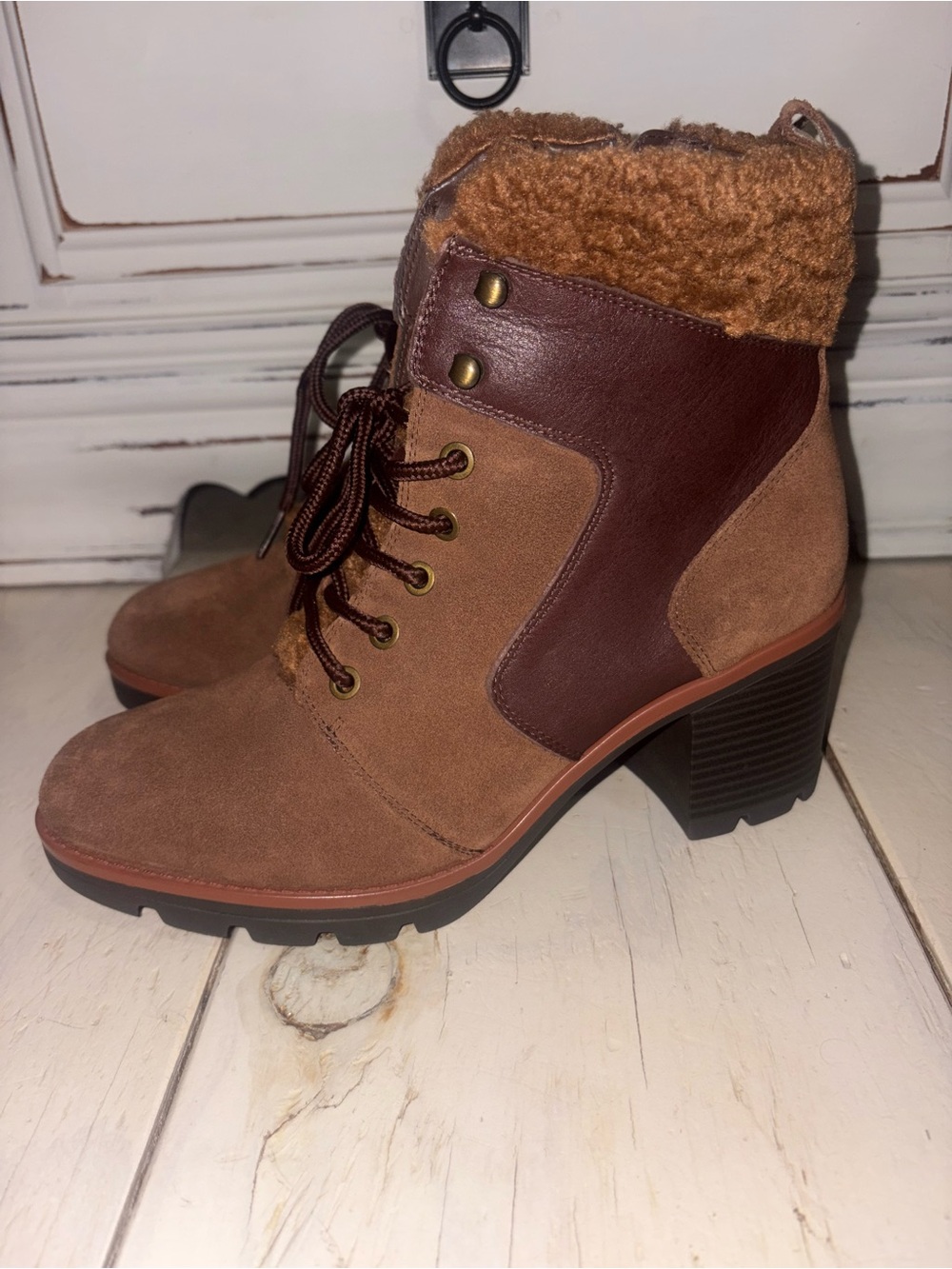 Naturalizer Val Two-Tone Brown Suede Leather Lace-Up Shearling-Cuff Ankle Boots